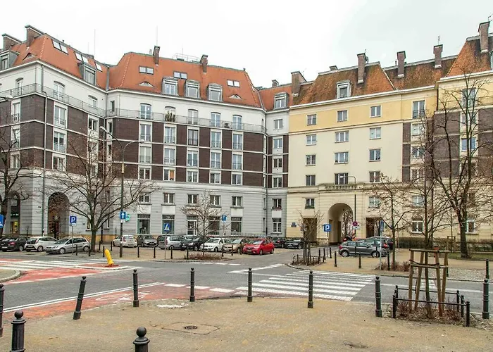 Wyzwolenia Apt , Lazienki Park & Zbawiciela Sq. 2\'