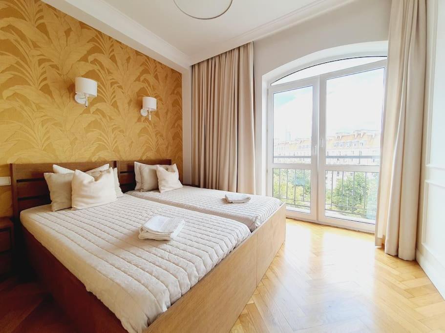 Apartament Wyzwolenia , Lazienki Park & Zbawiciela Sq. 2'